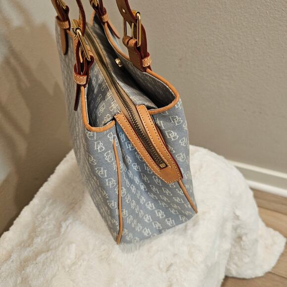 NWOT Dooney & Bourke Signature Buckle Satchel - Picture 2 of 9